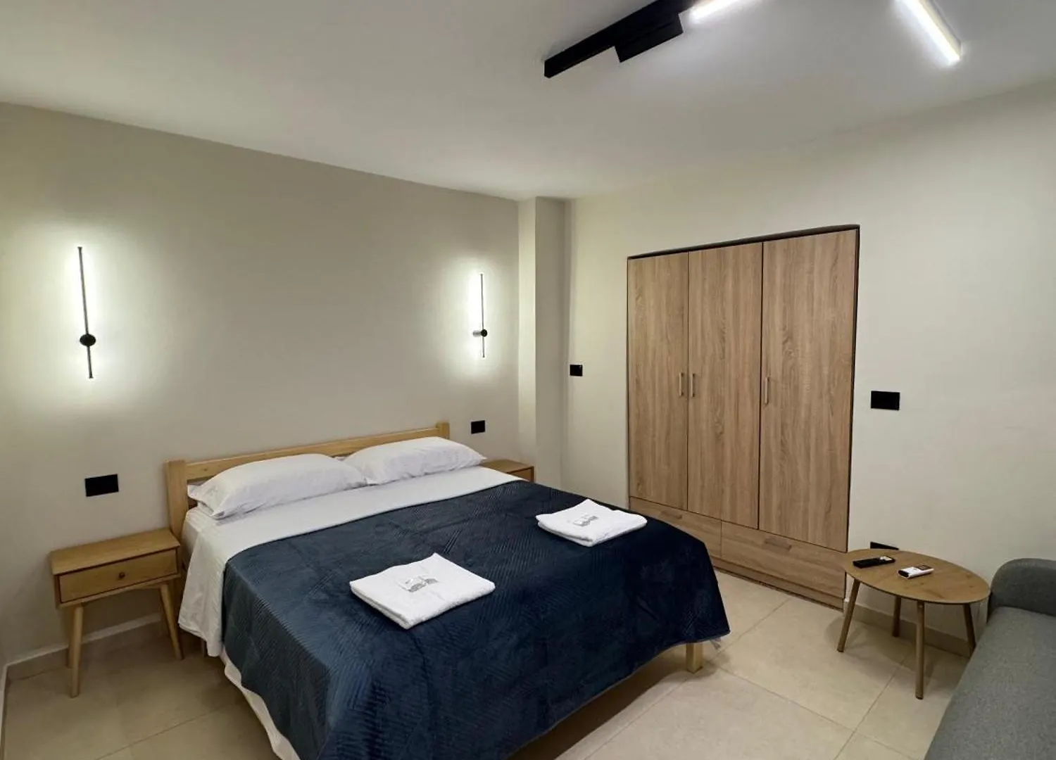 Cozy Double Room In City Center Shkodra
